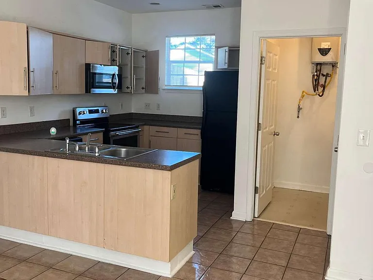 2596 Bates St SE — Photo 13