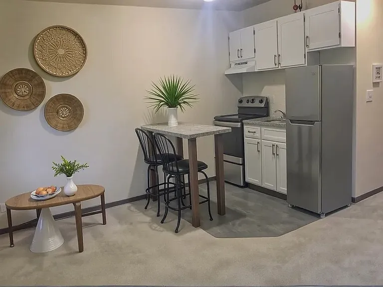 Courtyard Apartments — Photo 52