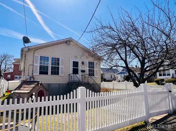 11 Milton Ave, Woodbridge, NJ 07095