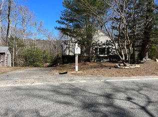1054 River Rd, Marstons Mills, MA 02648