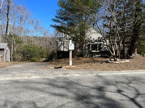 1054 River Rd, Marstons Mills, MA 02648