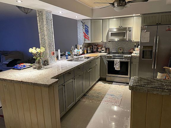2nd image of 301 NE 14th Ave APT 601