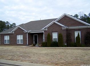 215 Plantation Dr, Lexington, TN 38351