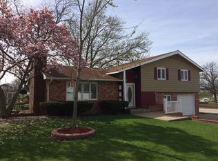 202 Parkview Dr, Bloomfield, IA 52537