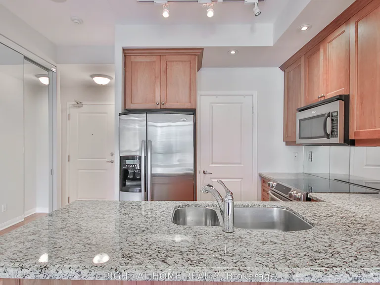 900 Mount Pleasant Rd #411 — Photo 7