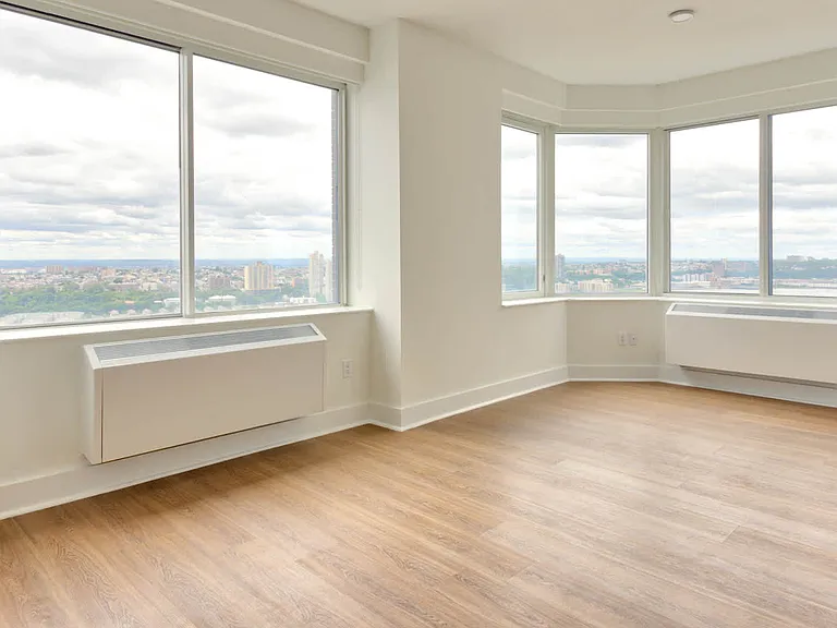 180 Riverside Blvd #510 — Photo 48
