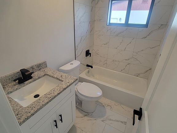 4th image of 3373 Bermuda Rd