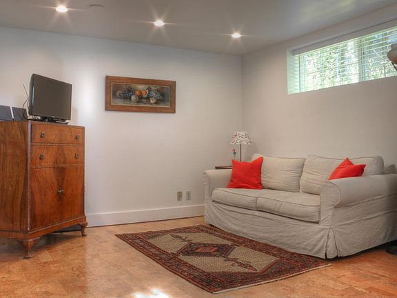 3rd image of 2627 22nd Ave W