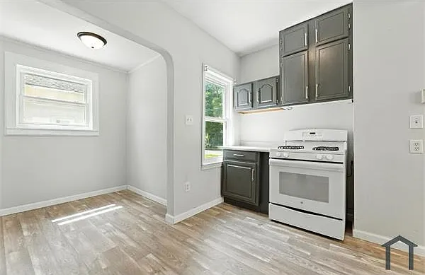 3 bed, 932 sqft, $1,700 — Photo 2