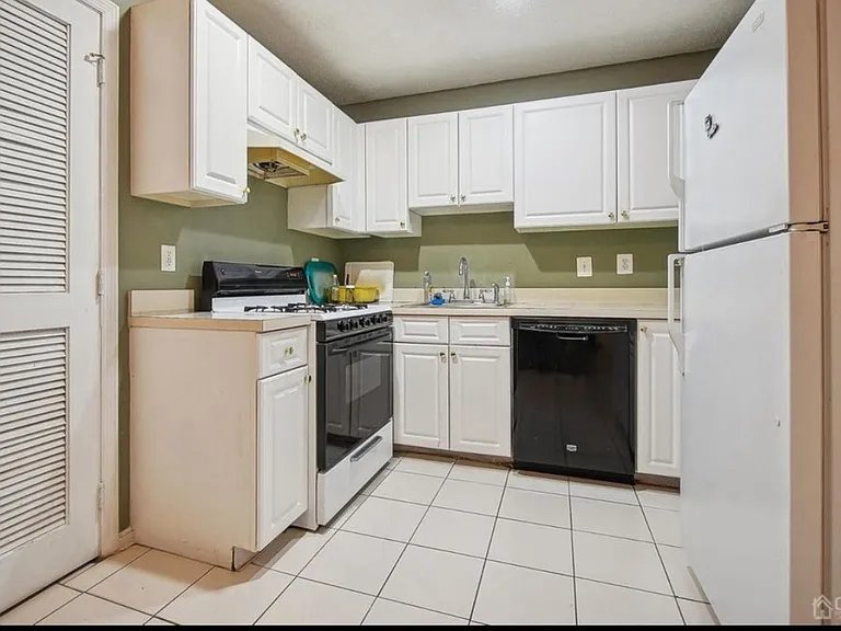 245 Prestwick Way — Photo 6