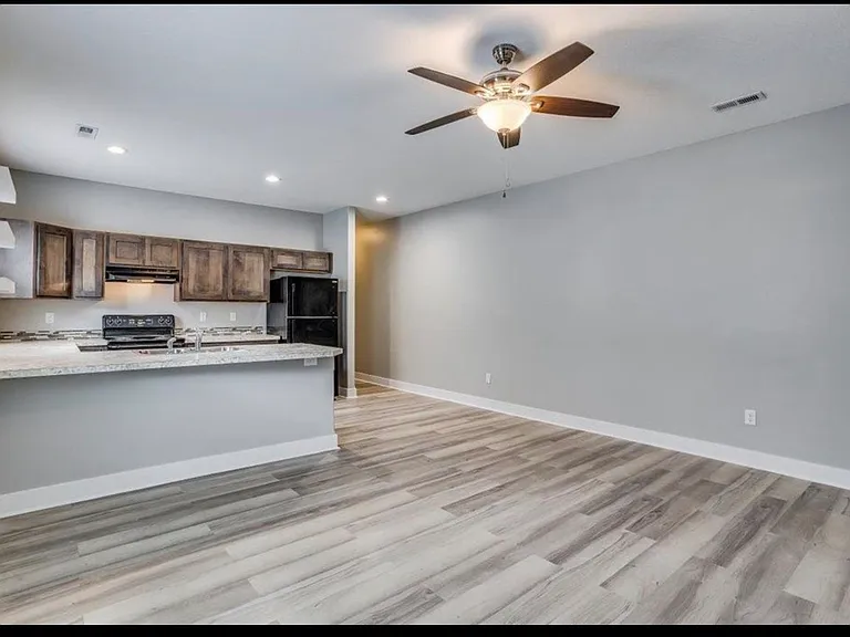 1525 S Edwards Ave — Photo 6