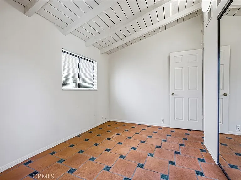951 Glenneyre St — Photo 11
