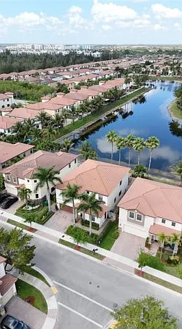 8800 NW 98th Ct — Photo 4