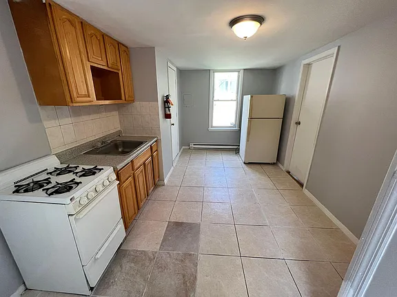 142 Inslee Pl #1R — photo 2 of 5