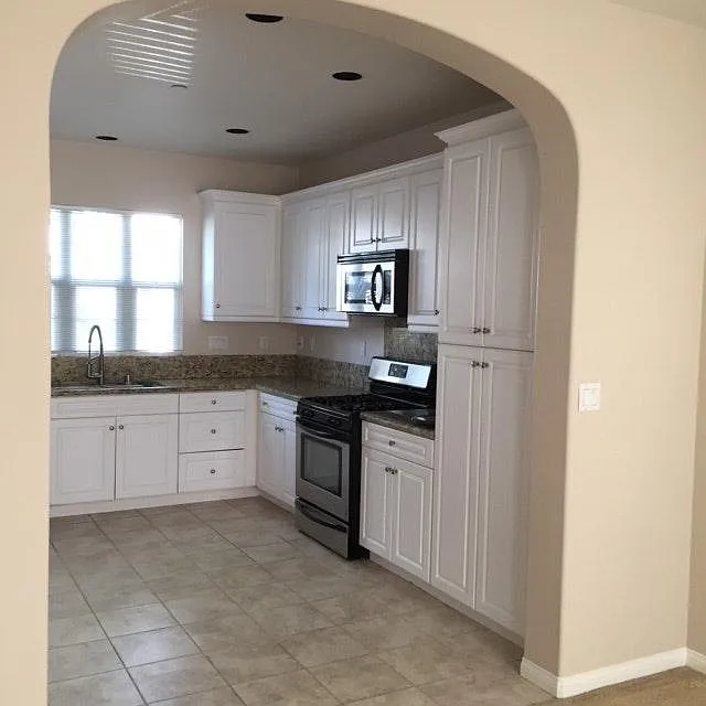 3 bed, 2.5 bath, 1930 sqft, $4,050 — Photo 3