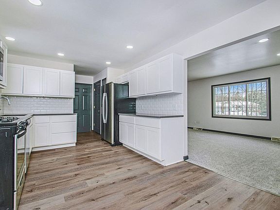 3rd image of 1888 Woodfern Dr SE
