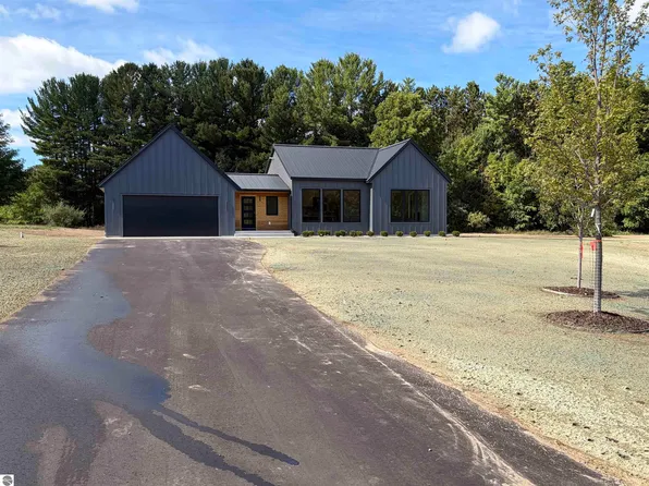 4107 Fireside Trl, Traverse City, MI 49685