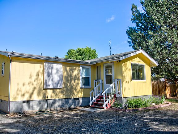 Gate on right to garden!