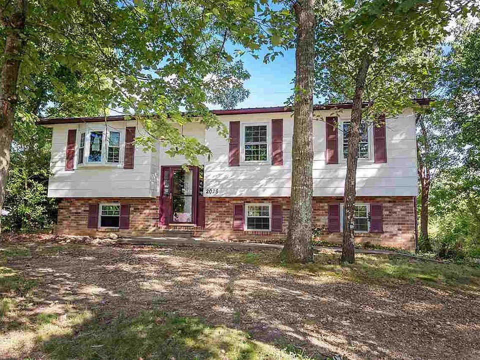 1st image of 2028 Rolling Brook Dr NE