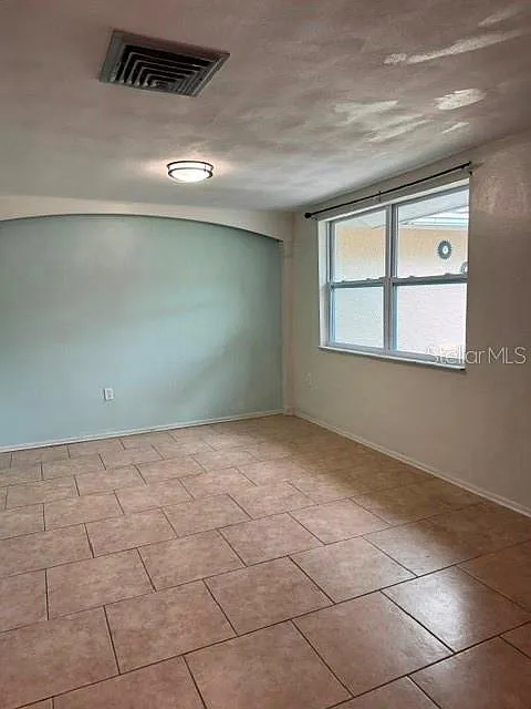 3 bed, 2.0 bath, 1356 sqft, $1,800 — Photo 4