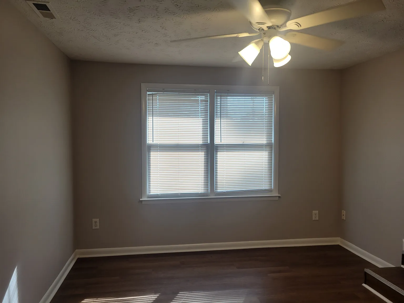 3 bed, 1300 sqft, $1,295 — Photo 3