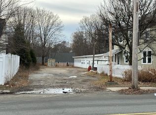 102 Friend St, Amesbury, MA 01913