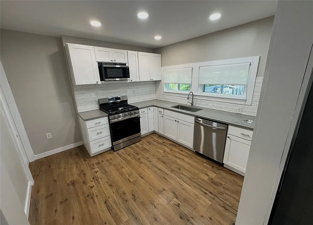 3 bed, 1.0 bath, 2446 sqft, $1,475 — Photo 3