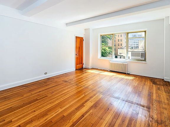 4th image of 400 E 52nd St APT 4I