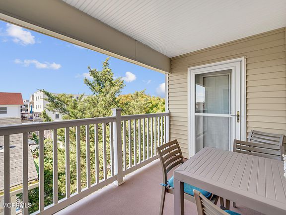 4th image of 1501 E Boulevard #33