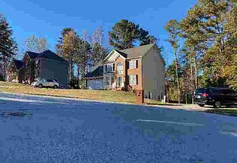 Exterior Neighborhood (street photo)