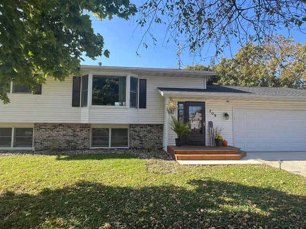 209 S Western Ave, New Hampton, IA 50659