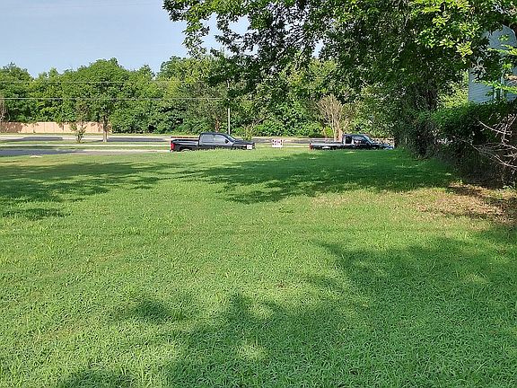 4th image of 2665 N Peoria Ave
