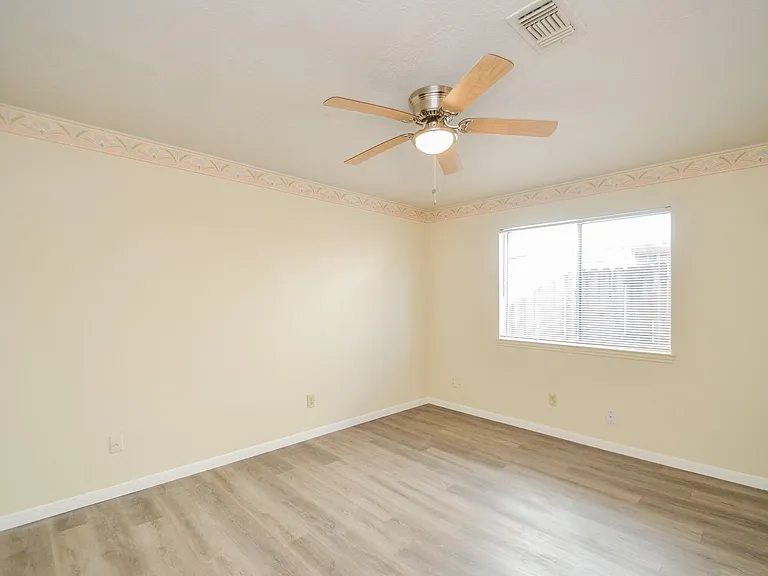 9414 Kingsvalley St — Photo 16