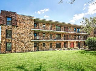 2610 Oakton St APT 2W, Park Ridge, IL 60068