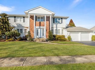 19 Williams Dr, Massapequa Park, NY 11762