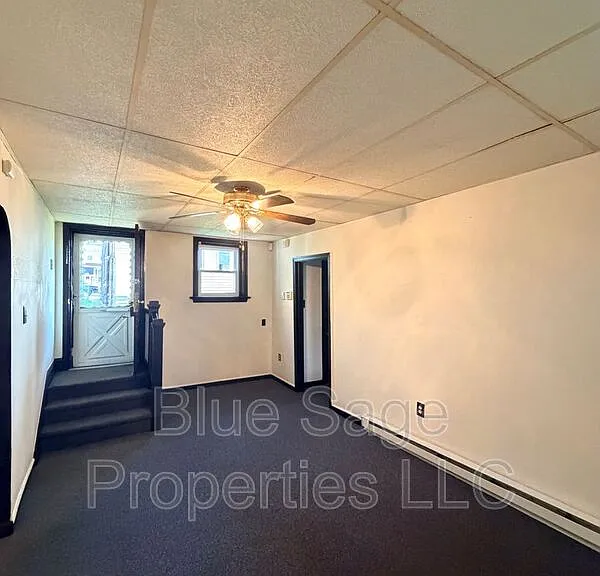 621 W 7th St #C — Photo 3