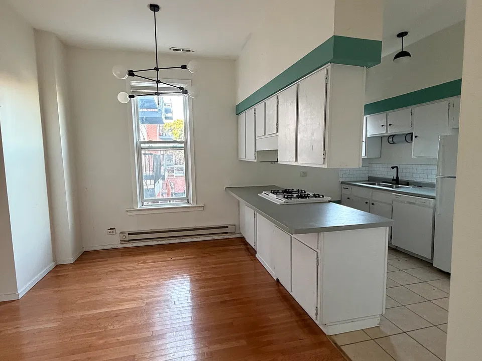 2950 N Sheffield Ave #2R