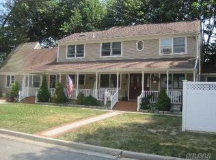 4022 Remsen St, Seaford, NY 11783