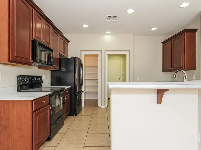 13875 W Mauna Loa Ln — Photo 5