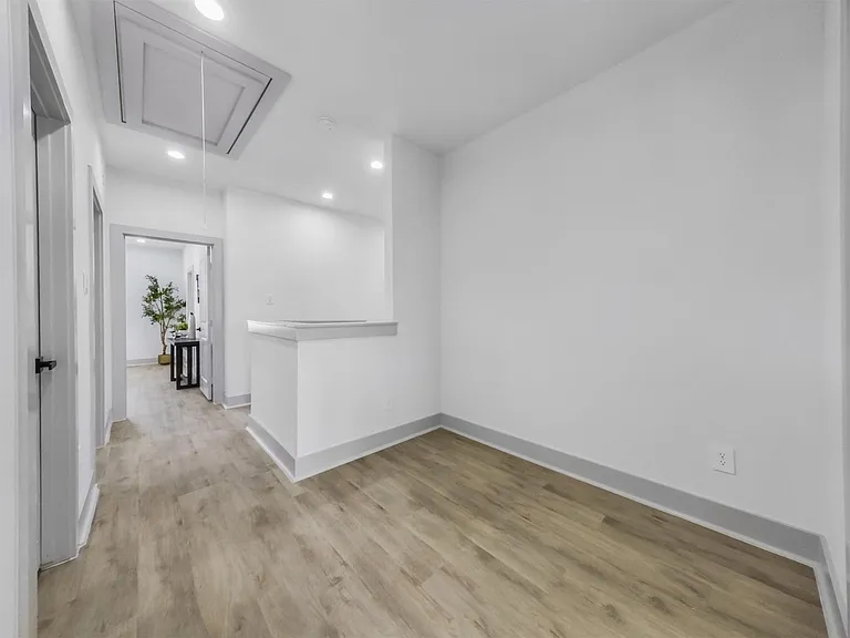 2410 Vaughn St #E — Photo 15