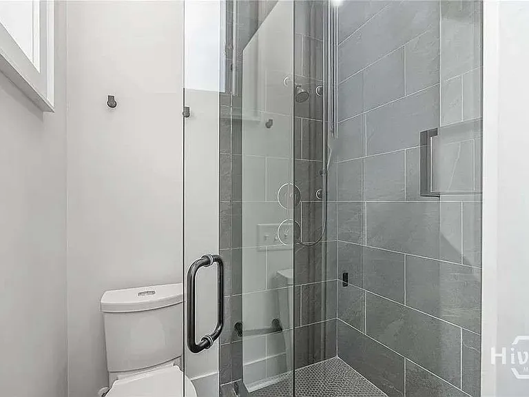 216 W 43rd St — Photo 16