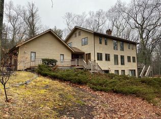 40 Northwoods Rd, North Granby, CT 06060