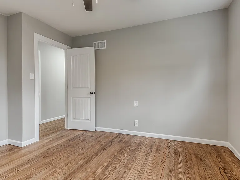 349 SE Rockwood Ave — Photo 27