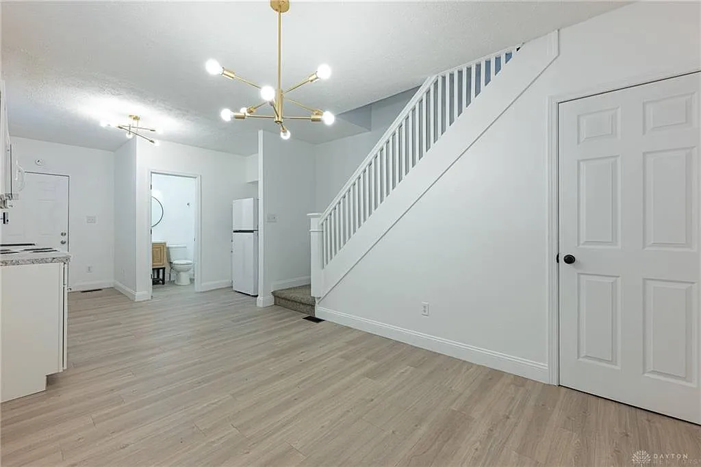 2 bed, 1.0 bath, 897 sqft, $1,100 — Photo 3