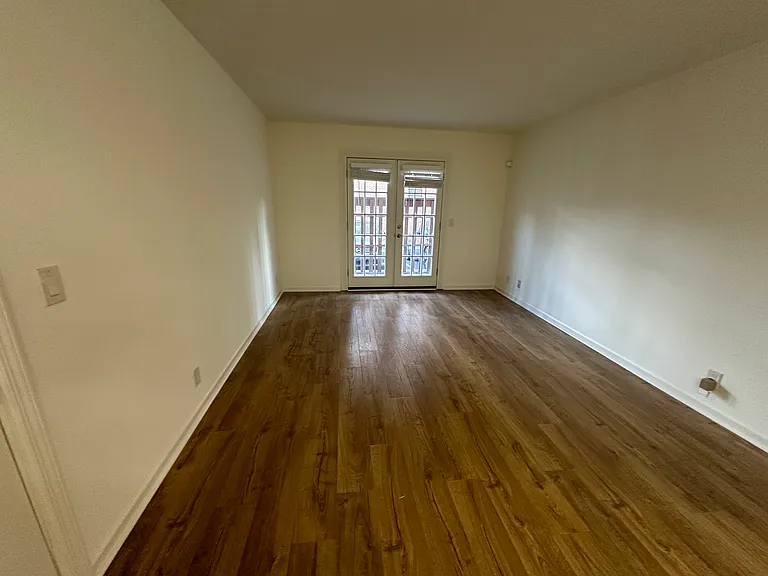 2905 Burch Ave #8 — Photo 28