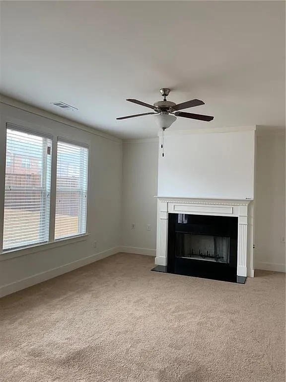 4 bed, 3.5 bath, 2931 sqft, $2,900 — Photo 2