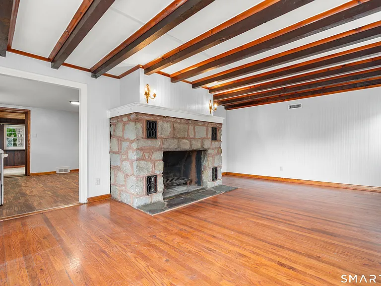 399 Hawthorne Ave — Photo 13