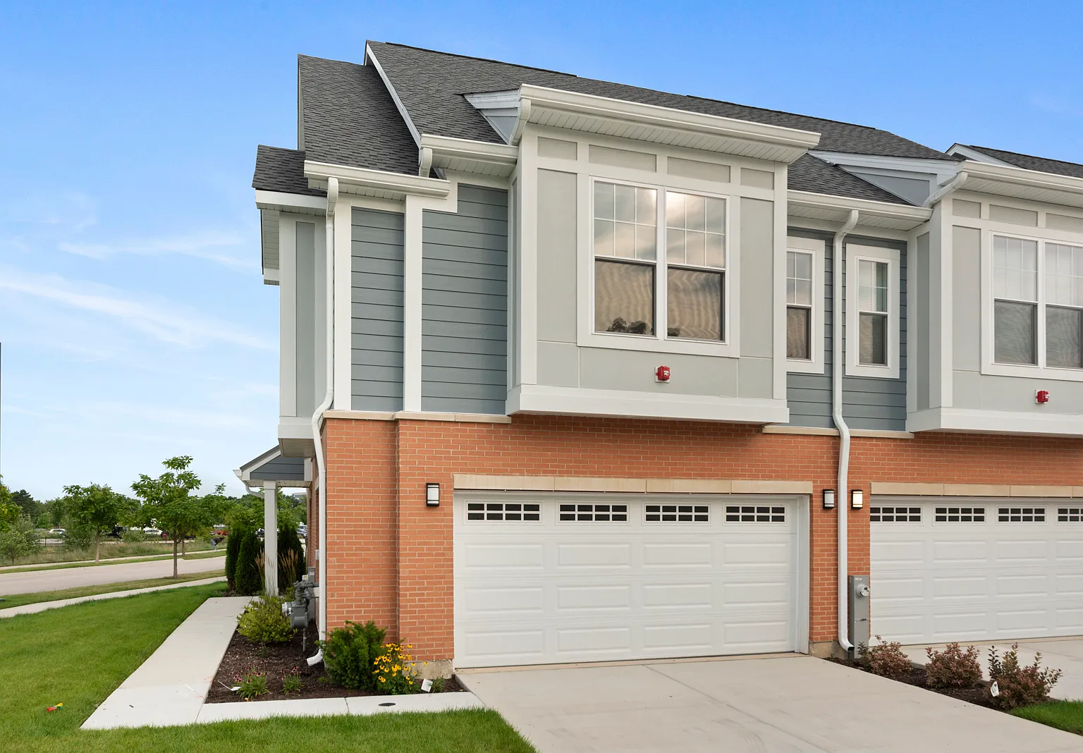 3 bed, 4.0 bath, 1826 sqft, $3,899 — Photo 1