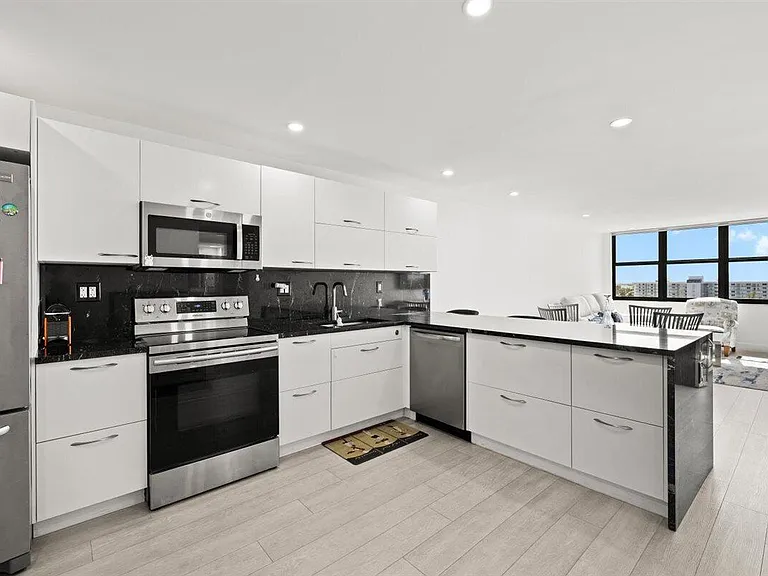 1401 N Riverside Dr #1104 — Photo 3