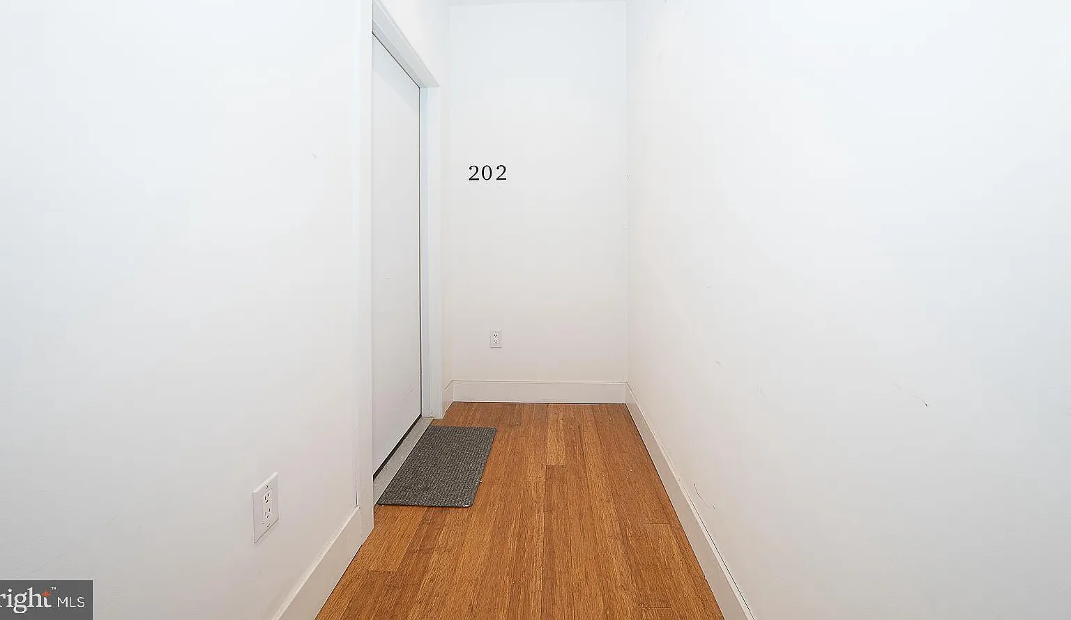2 bed, 2.0 bath, 1070 sqft, $3,100 — Photo 3